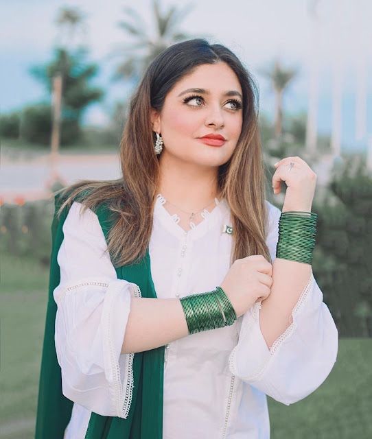 Zoya Khan